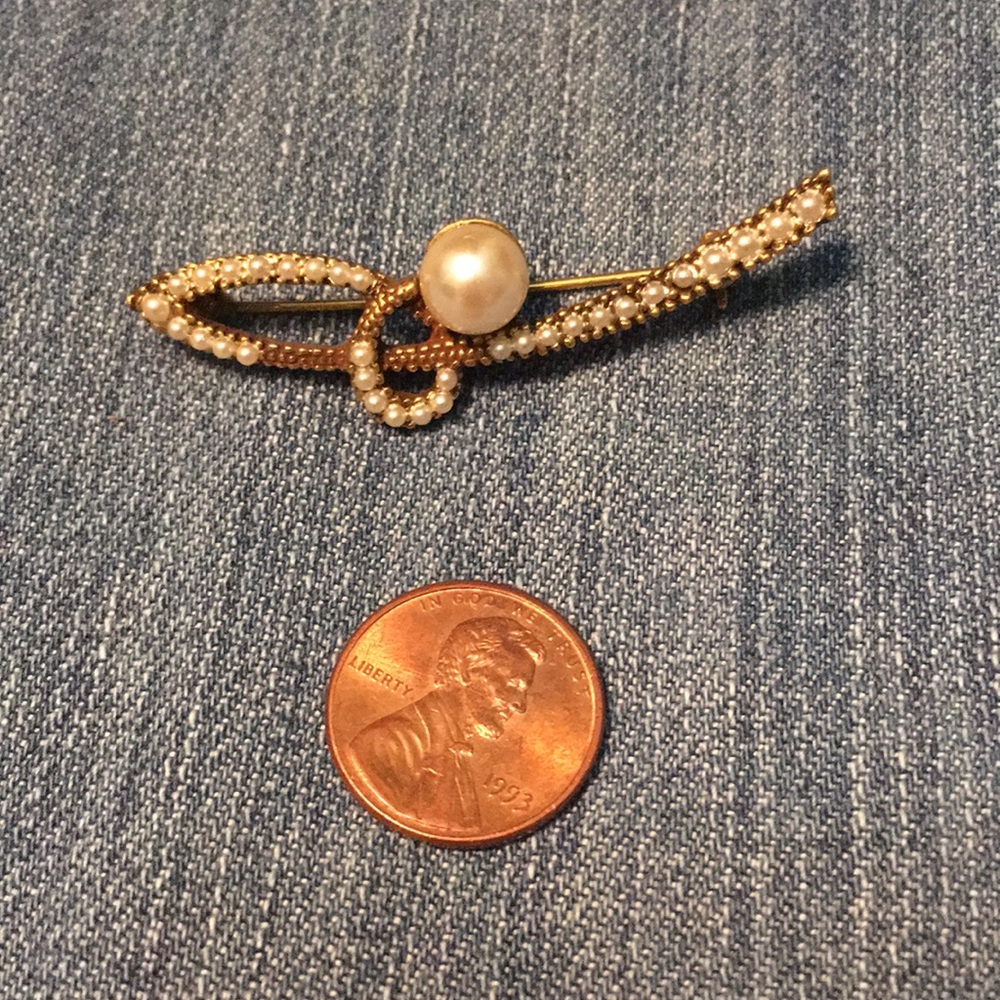 Vintage Pearl Gold Pin Brooch